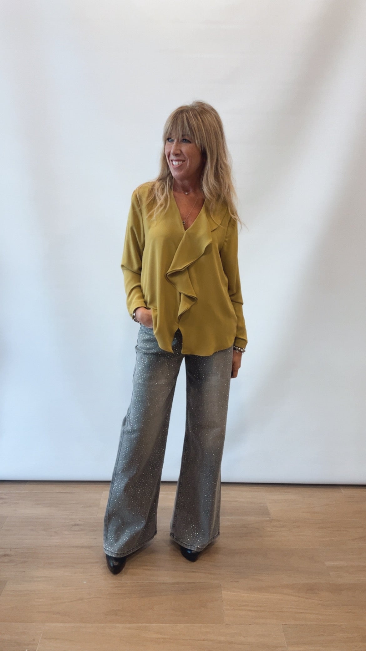 Blusa Donna con Volant e Spacco - Vestibilità Comoda Elegante