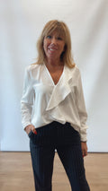 Blusa Donna con Volant e Spacco - Vestibilità Comoda Elegante