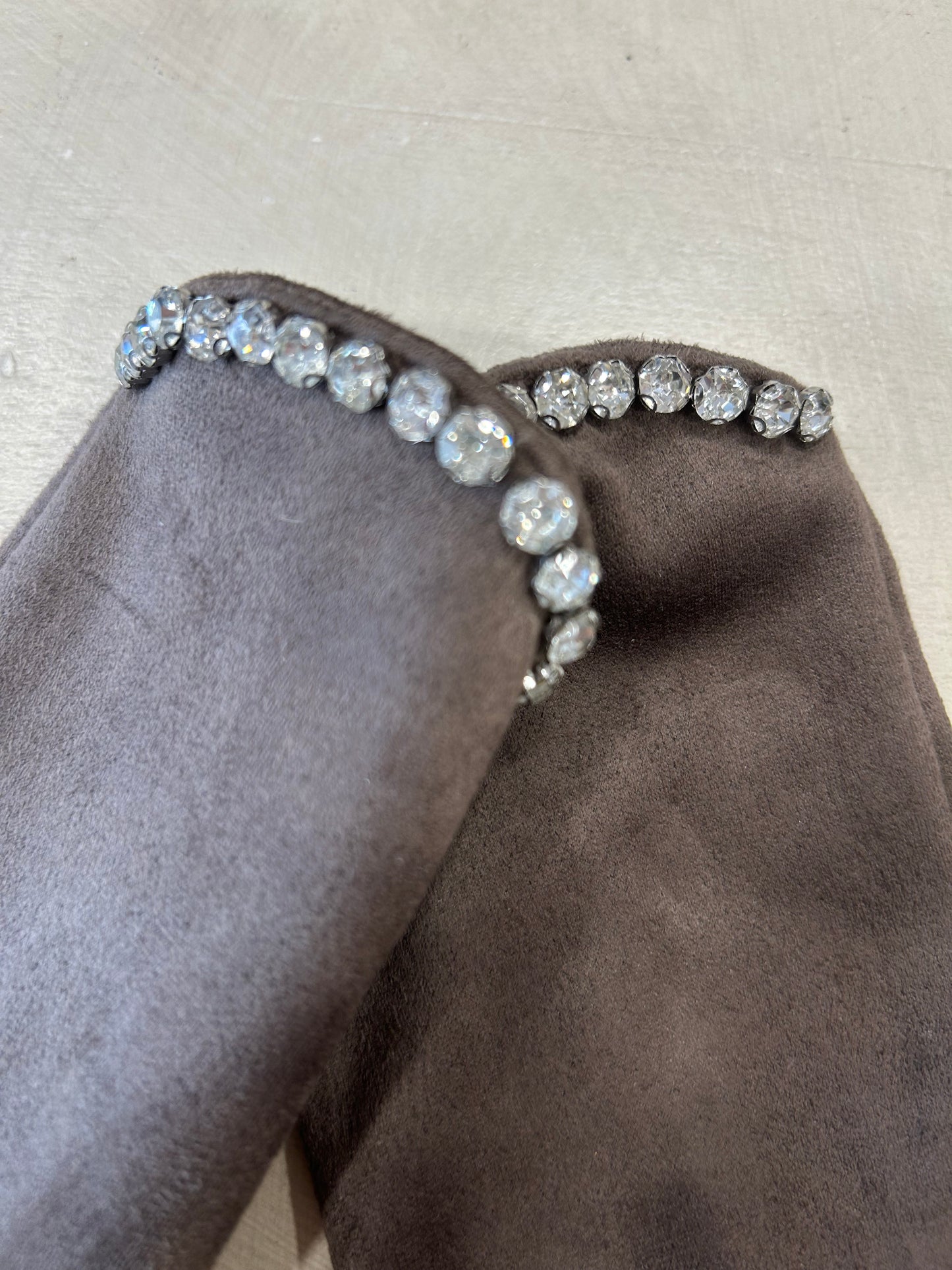 Guanti zirconi sul bordo