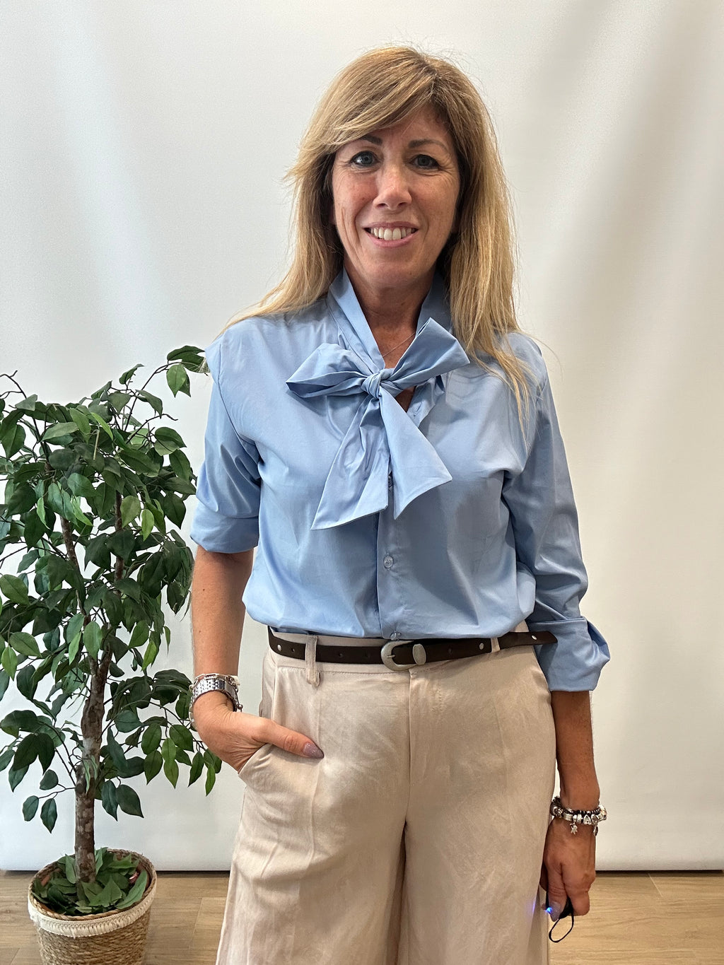 Camicia Donna Manica Lunga con Fiocco - Cotone Elegante