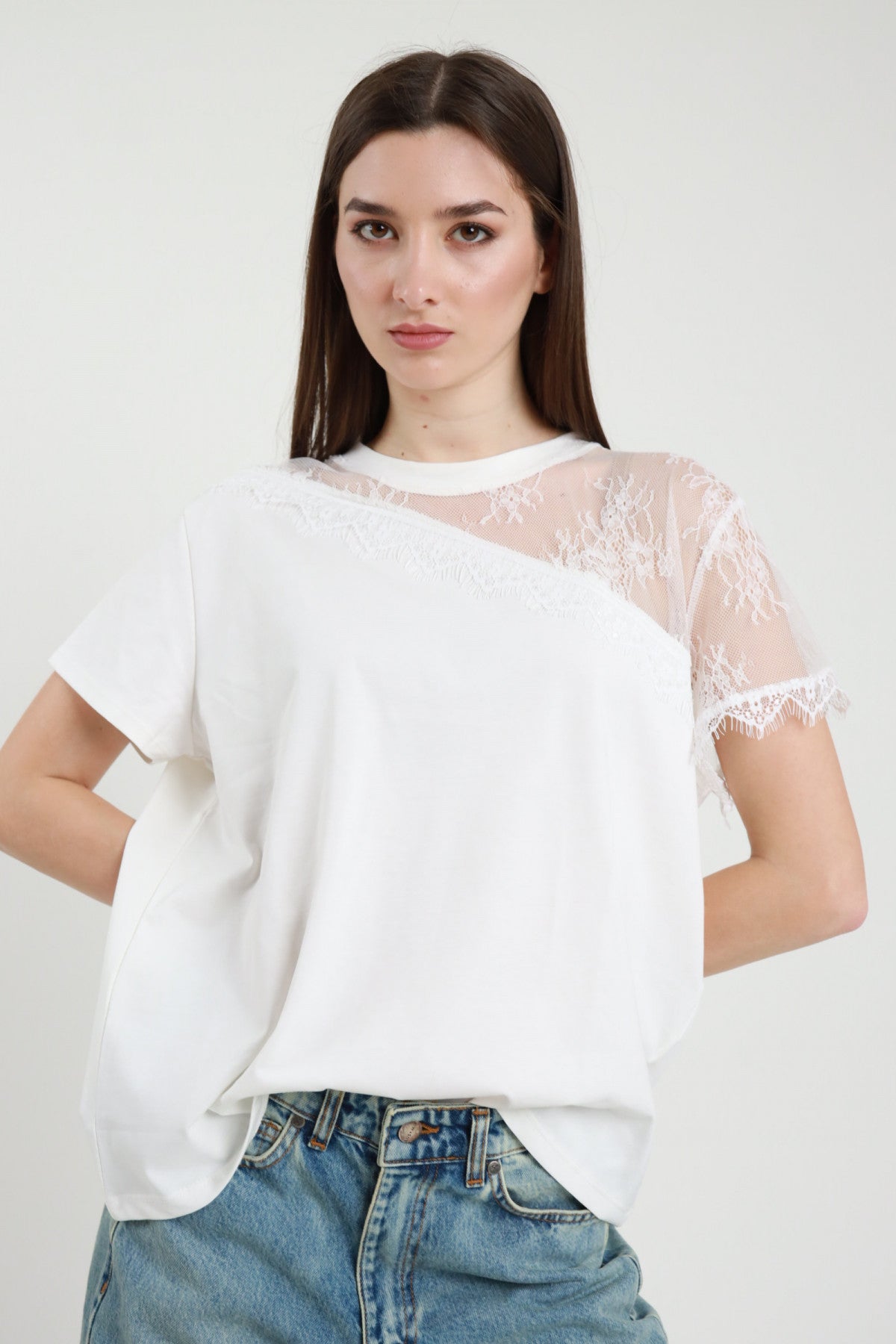T-SHIRT CON SPALLA IN PIZZO